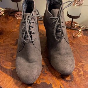 Clarks wedge booties size 7 leather upper excellent used condition.